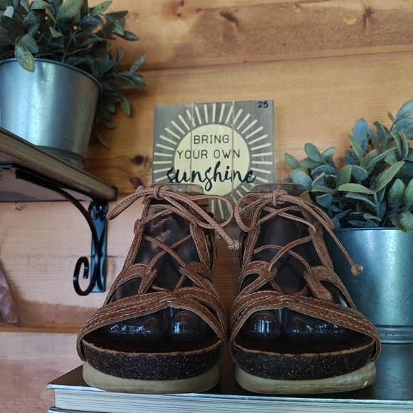 OTBT Nomadic Hickory Leather Cage Gladiator Wedge Sandal Tooled Embossed Sz 7.5M - Picture 5 of 12